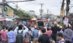 Hỗn chiến kinh hoàng vì va quẹt xe, 1 thanh niên bị đâm chết