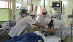 Nghi án chồng tưới xăng đốt khiến con tử vong, vợ nguy kịch