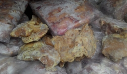 Phát hiện 7 tấn thịt gà quá hạn được dùng làm…chả lụa