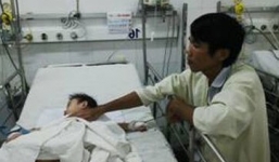 Cho cháu 8 tháng tuổi uống thuốc hạ sốt, lấy nhầm thuốc diệt chuột