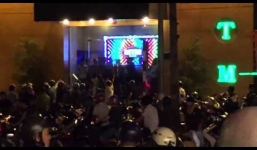 Bắt được 5 đối tượng dùng mã tấu truy sát tại quán bar