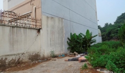 Tài xế xe ôm phát hiện thi thể nam thanh niên bên Quốc lộ