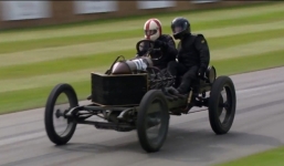 Xế cổ Darracq 200 hơn 100 năm tuổi trình diễn tốc độ