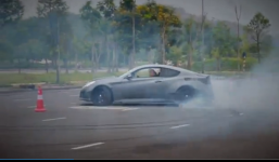 Hyundai Genesis Coupe độ widebody đốt lốp khét lẹt tại Hà Nội