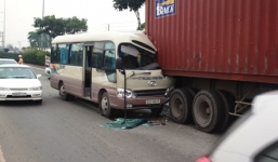 Bản tin 113 – chiều 30/7: Xe khách húc đuôi container, tài xế kẹt cứng trong cabin…