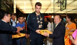 Bầu Hiển từng mất ăn mất ngủ khi Man City sang Việt Nam