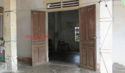 Người vợ bị chồng đổ xăng đốt bị bệnh viện trả về nhà