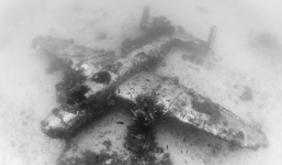 Cận cảnh nghĩa địa máy bay khổng lồ dưới đáy Thái Bình Dương