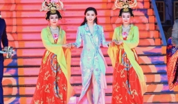 Phạm Băng Băng khoe váy cưới 2 tỷ đồng, nặng 18 kg