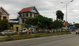 Hàng chục cảnh sát bao vây công ty gỗ nghi trốn thuế hơn trăm tỷ