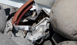 Phát hiện mảnh vỡ kim loại có chữ Trung Quốc và chữ Malaysia  trên đảo Reunion