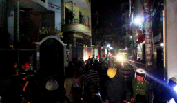 Cháy khách sạn lúc nửa đêm, nhiều người ngất xỉu do ngạt khói