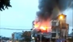 Hà Nội: Cháy lớn ở Gia Lâm, quán cà phê bốc cháy ngùn ngụt