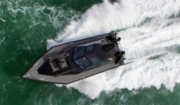 Xem tàu tuần tra tàng hình lướt như bay trên sóng