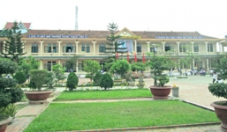 Một lớp ở huyện có 9 học sinh đạt trên 27 điểm