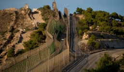 Chết ngạt vì trốn trong vali để vượt biên