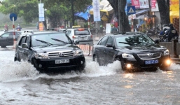 Những điểm cần lưu ý khi lái xe trong thời tiết mưa bão