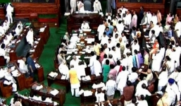 25 nghị sĩ Ấn Độ đánh nhau loạn xạ trong phiên họp quốc hội
