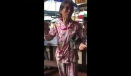 Chạnh lòng với giọng hát của người phụ nữ hát rong