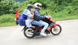 'Phượt' xe máy vào mùa mưa cần những gì?