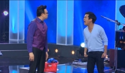 Trường Giang khóc nức nở trên sân khấu khiến Chí Tài 'đứng hình'