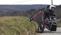 Siêu xe vượt mọi địa hình, di chuyển như loài nhện