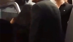 Hành khách bị “nhốt” gần 1 tiếng trên máy bay không điều hòa