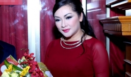 Ca sĩ Như Quỳnh bất ngờ về nước sau 20 năm xa quê