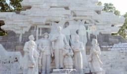 Sơn La xây dựng quần thể tượng đài: Không liên quan đến việc còn huyện nghèo