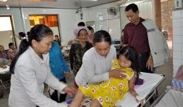 Bé gái 7 tuổi rơi xuống giếng khoan vẫn còn hoảng loạn