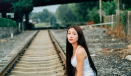 Nữ giảng viên khoe chân dài, eo thon khiến dân mạng mê mẩn