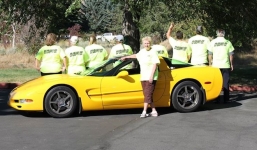 Cụ bà 82 tuổi điều khiển siêu xe với tốc độ gần 300km/h gây choáng