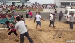 TQ: Hơn 100 người hỗn chiến như phim vì tranh chấp đất