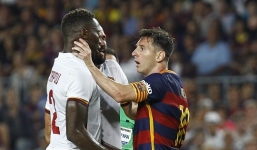 Video: Bị chọc tức, Messi điên tiết húc thẳng mặt cầu thủ Roma