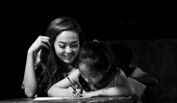 Minh Hằng - Phan Hiển cùng trò cưng làm MV mới xúc động