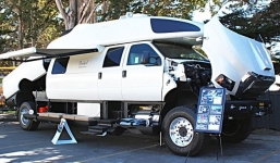 Độ xe bán tải Ford F750 thành ngôi nhà di động trị giá 6 triệu USD