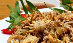 Cách làm cua rang muối giòn tan đậm đà cho bữa cơm