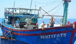 12 ngư dân bị nạn trên biển được tàu SAR 274 ứng cứu