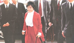 Nữ đại gia đốt tiền không tiếc tay vì tình trẻ