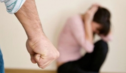 Phụ nữ cần làm gì trong 'cơn lốc' bạo hành gia đình?