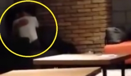 Cặp đôi “mây mưa” trong quán cà phê gây bức xúc