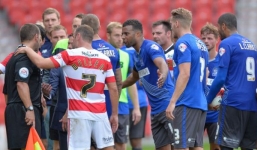 Pha bóng fair-play hài hước trong lịch sử bóng đá