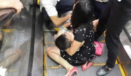 Hà Nội: Bé trai 3 tuổi bị kẹt chân ở thang cuốn
