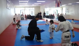 Video: Hài hước cảnh bé gái tập võ 'hù dọa' cả sư phụ