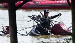 Máy bay và thủy phi cơ đâm nhau, 8 người thiệt mạng