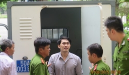 Phi công trẻ cướp tài sản của người tình đại gia lĩnh 4 năm tù