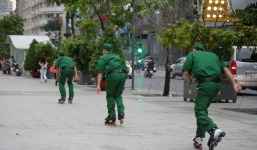 Video: Thú vị hình ảnh thanh niên xung phong trượt patin đi tuần tra 