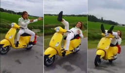 Nam thanh niên buông tay làm xiếc trên xe máy Vespa