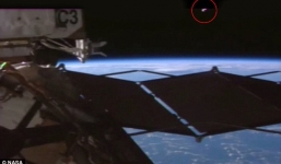 Giả thuyết Trạm vũ trụ Quốc tế 'bị người hành tinh theo dõi'