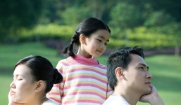 Làm gì khi cha mẹ bất đồng trong việc nuôi dạy con?